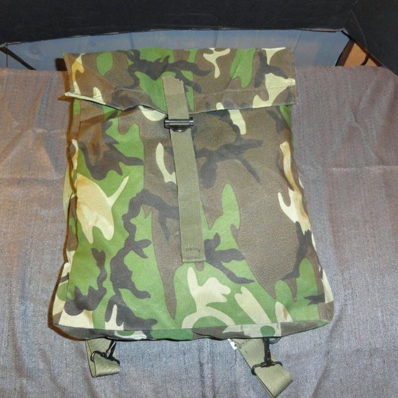 VTG FRENCH COMMANDO BDU WOODLAND RUCKSACK w/SHOULDER STRAPS QUICK GRAB LD 2697
